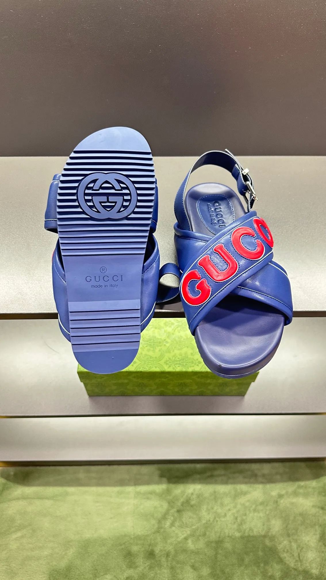 [G Family Couple Style] P: 320💰Female size 36~40 Men's size 39~45, (46. Custom-made GG slippers for men and women. This slipper is made of GG polyester fiber and is decorated with a Gucci label on the front, which adds a striking logo feel to the style. Beige GG recycled polyester fiber, same size for men and women, leather trim
